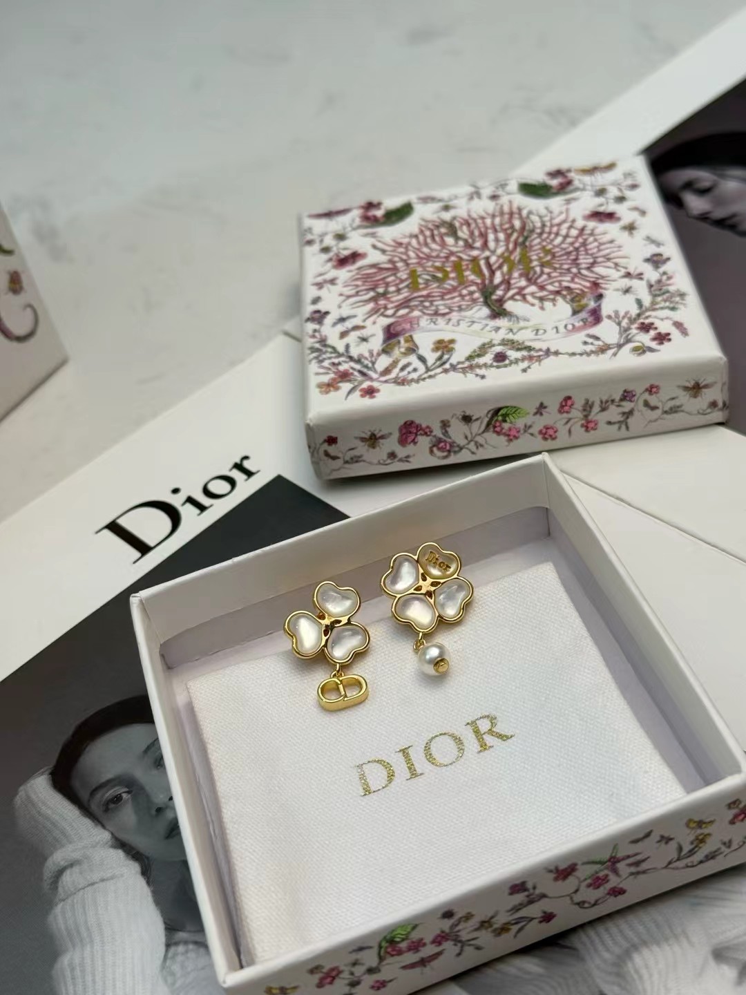 Dior Clover CD Pearl Drop earrings Gold-tone metal white mother-of-pearl white pearl One Size