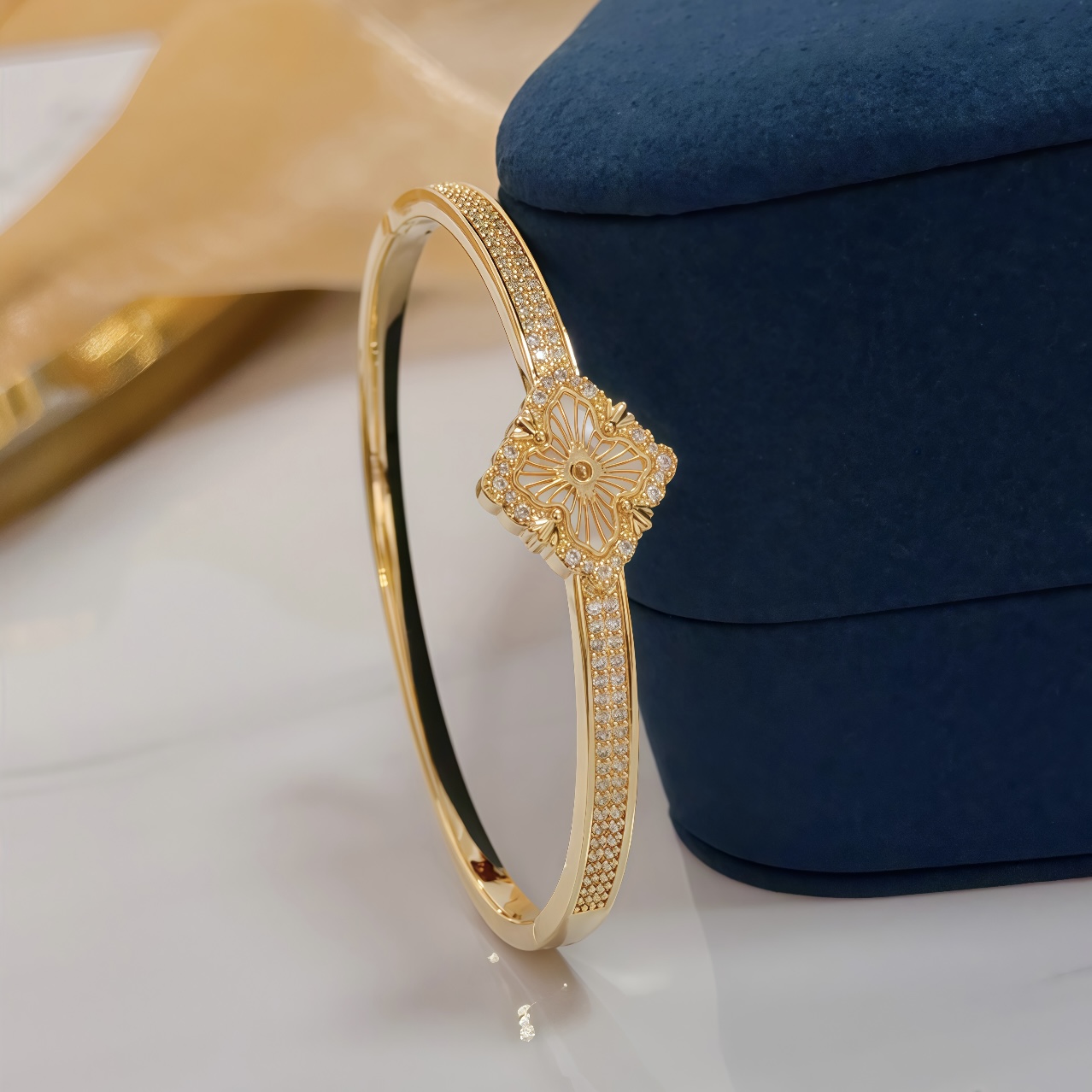 Piaget Rose bracelet Yellow gold with white diamond accents and mother-of-pearl flower detail 17cm