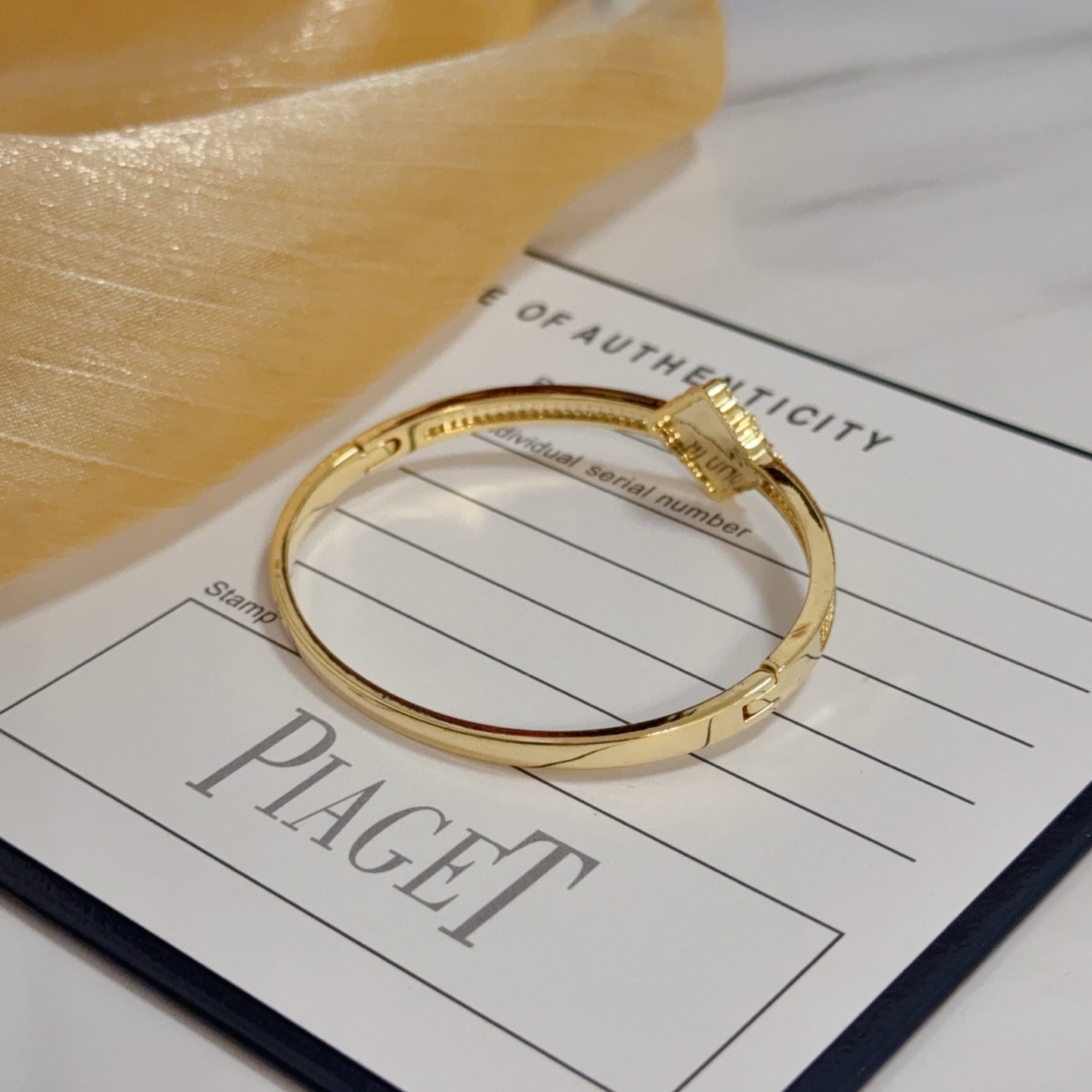 Piaget Rose bracelet Yellow gold with white diamond accents and mother-of-pearl flower detail 17cm