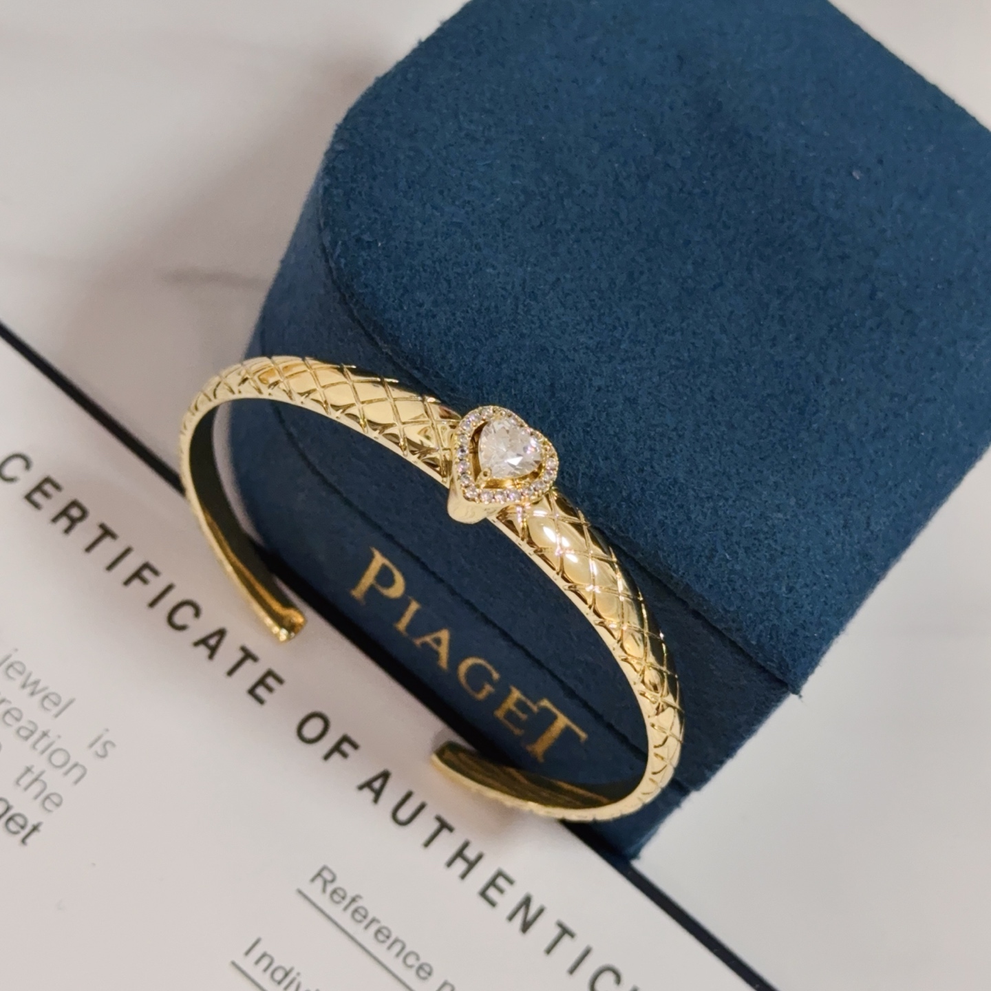 Piaget Heart Diamond Quilted Open Bangle bracelet 18k yellow gold with clear heart-cut diamond and diamond halo 17cm inner circumference