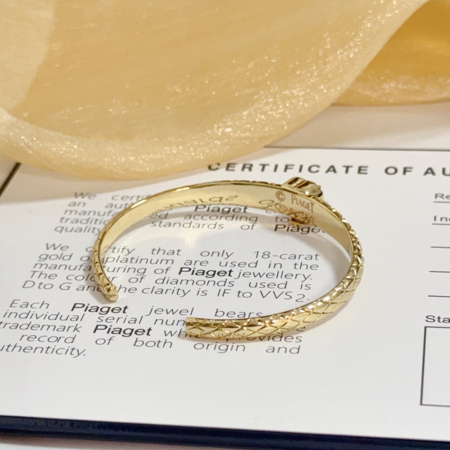 Piaget Heart Diamond Quilted Open Bangle bracelet 18k yellow gold with clear heart-cut diamond and diamond halo 17cm inner circumference