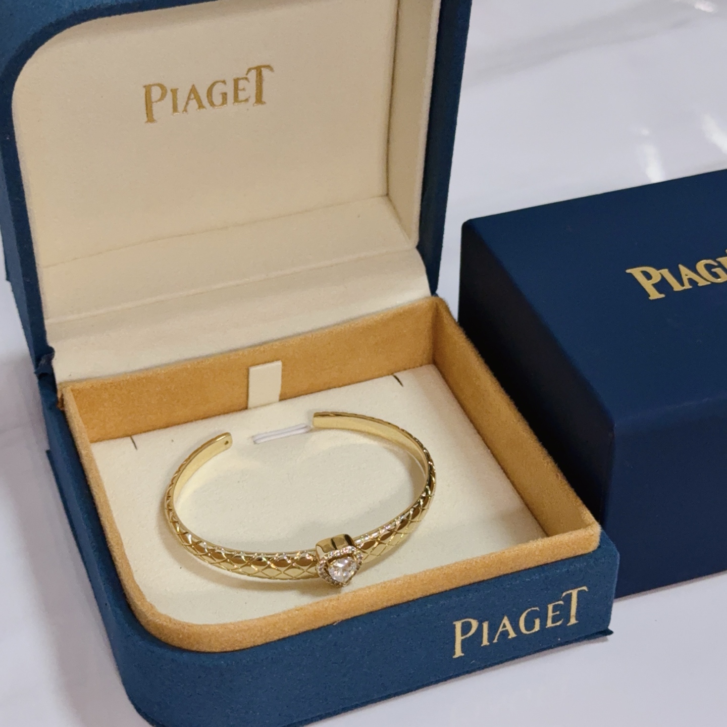 Piaget Heart Diamond Quilted Open Bangle bracelet 18k yellow gold with clear heart-cut diamond and diamond halo 17cm inner circumference