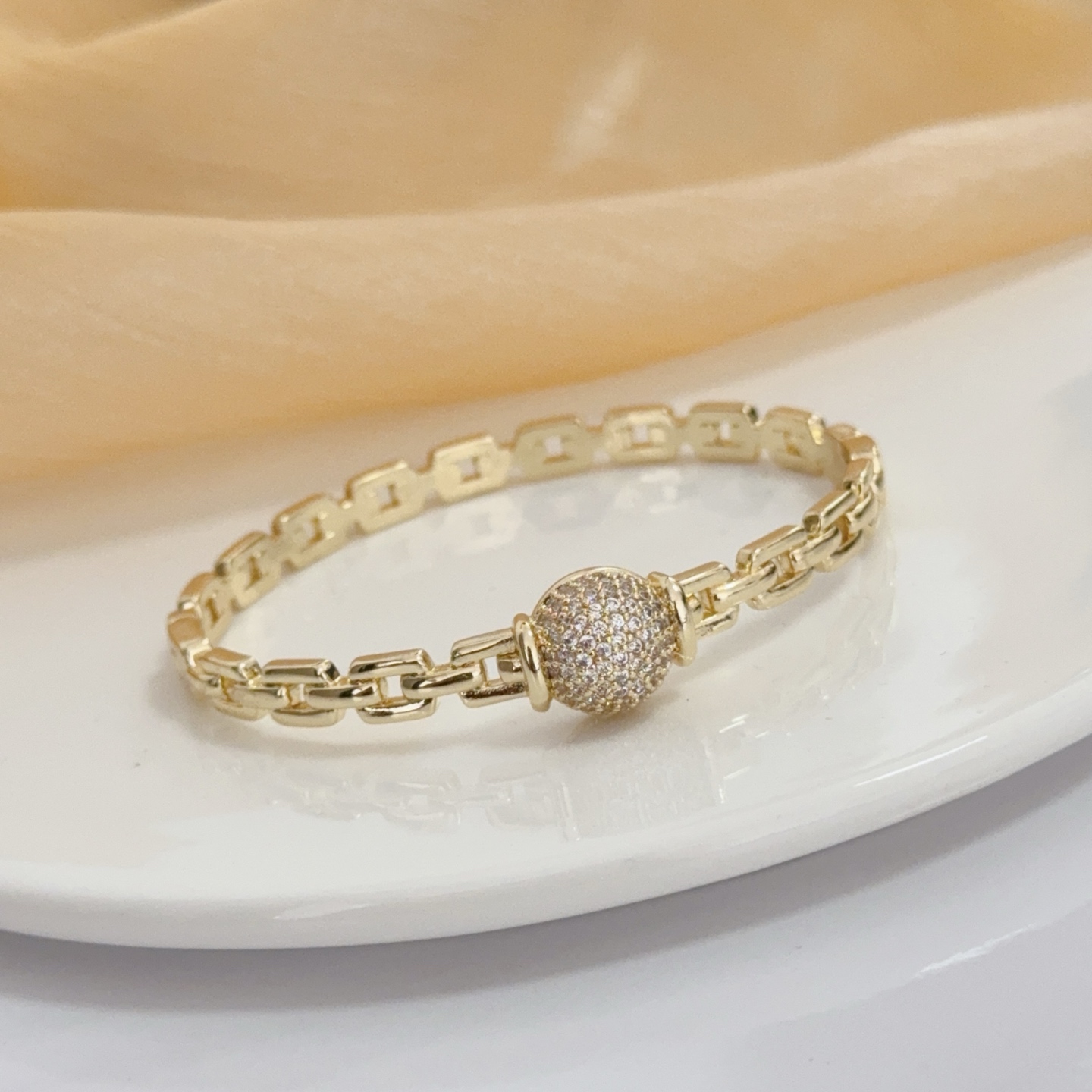 Piaget Possession bracelet Yellow gold with pave clear diamonds 17cm