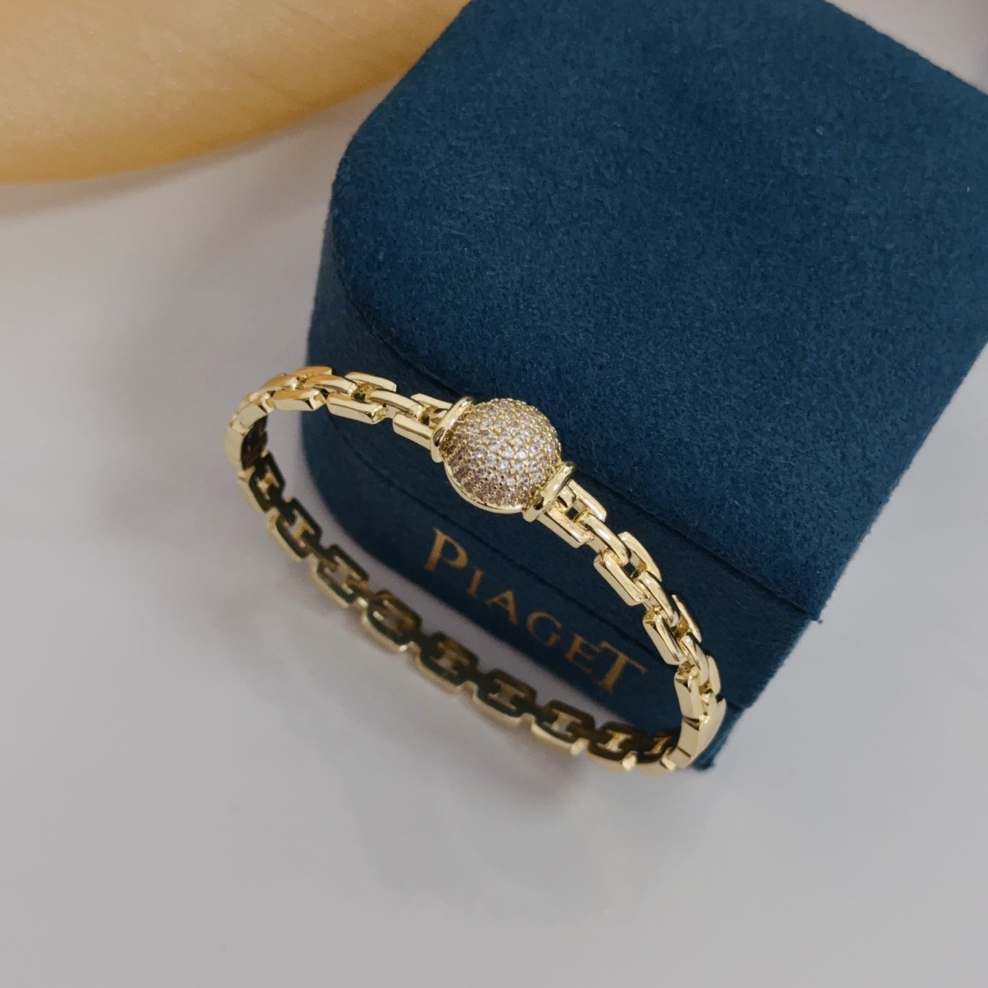 Piaget Possession bracelet Yellow gold with pave clear diamonds 17cm