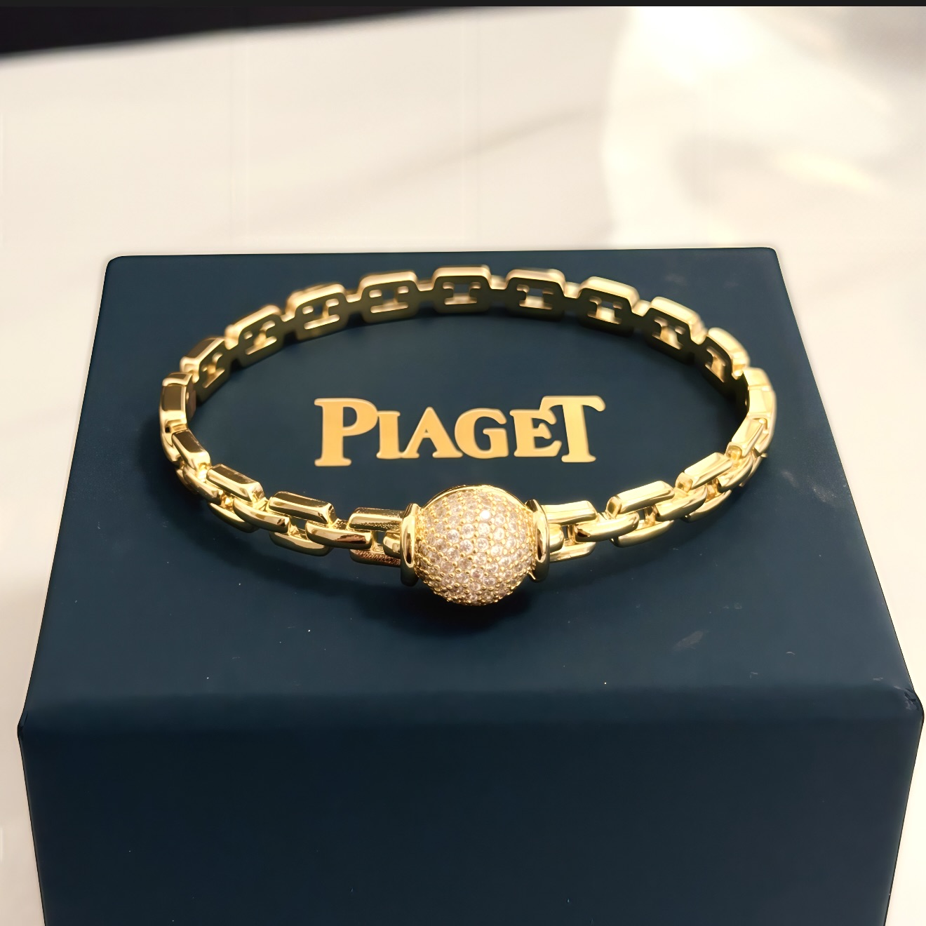 Piaget Possession bracelet Yellow gold with pave clear diamonds 17cm