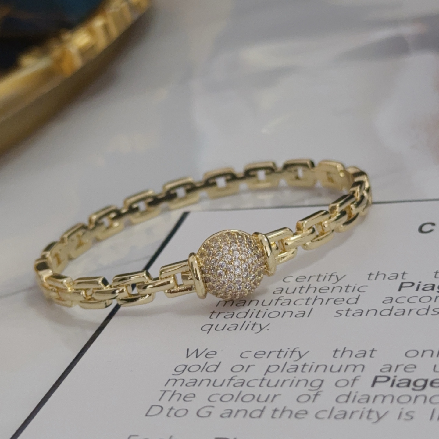 Piaget Possession bracelet Yellow gold with pave clear diamonds 17cm