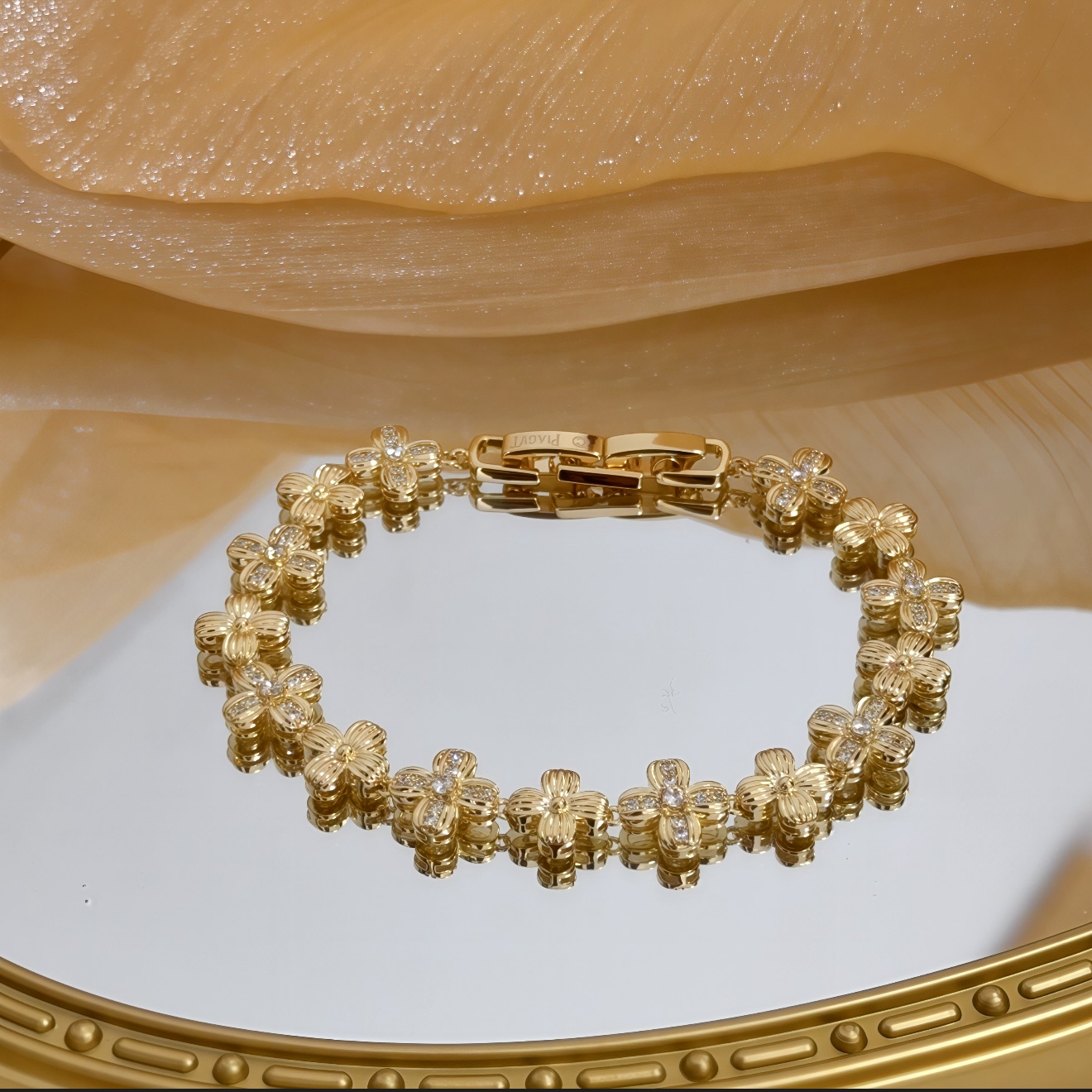 Piaget Rose Flower bracelet Yellow gold with clear diamonds 17cm