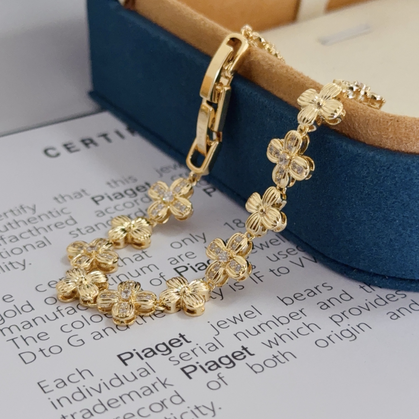 Piaget Rose Flower bracelet Yellow gold with clear diamonds 17cm