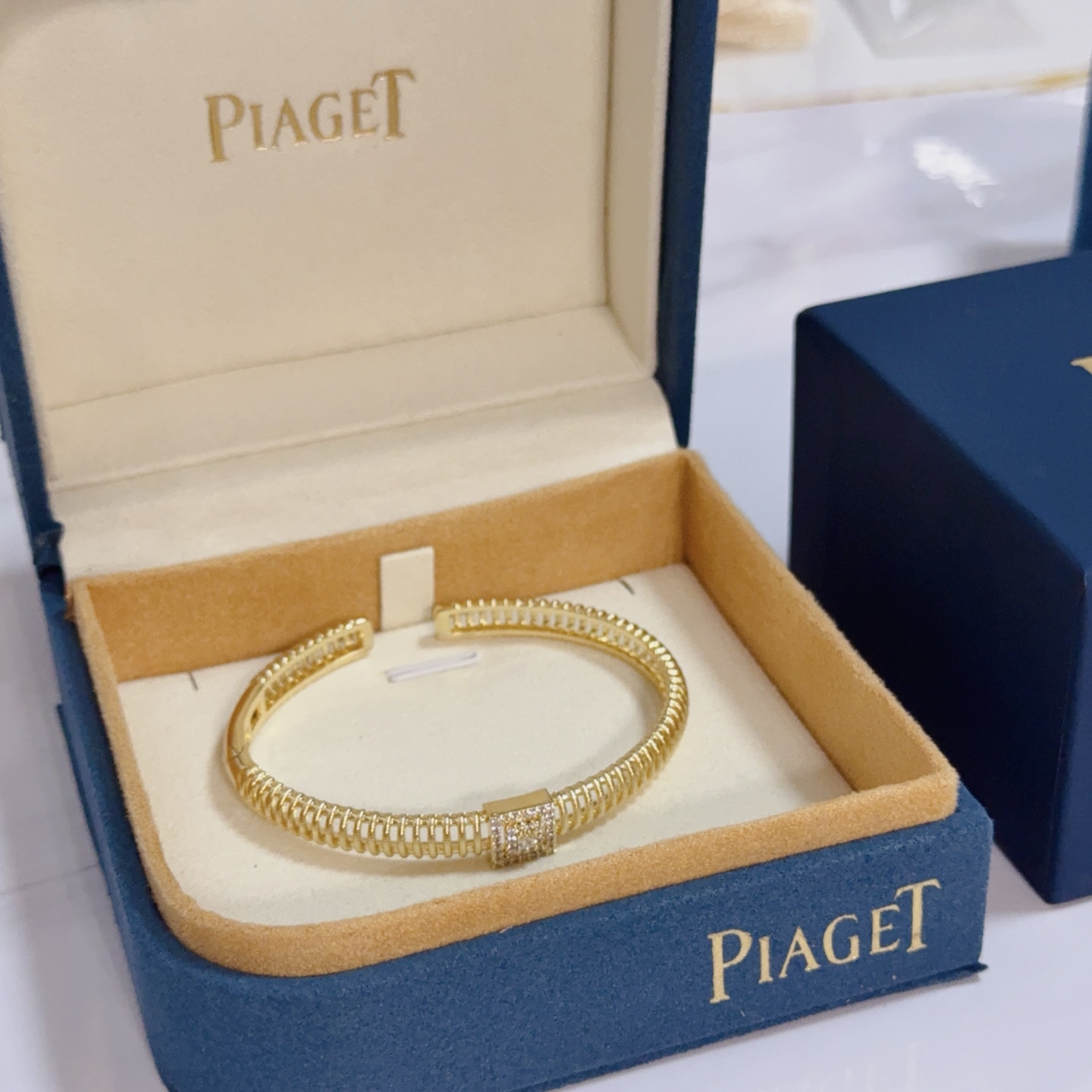 Piaget Extremely Piaget bracelet 18k yellow gold with clear diamonds 17cm