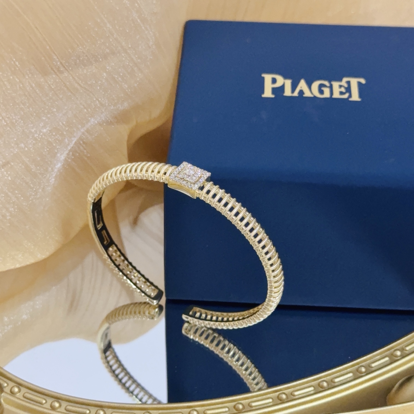 Piaget Extremely Piaget bracelet 18k yellow gold with clear diamonds 17cm
