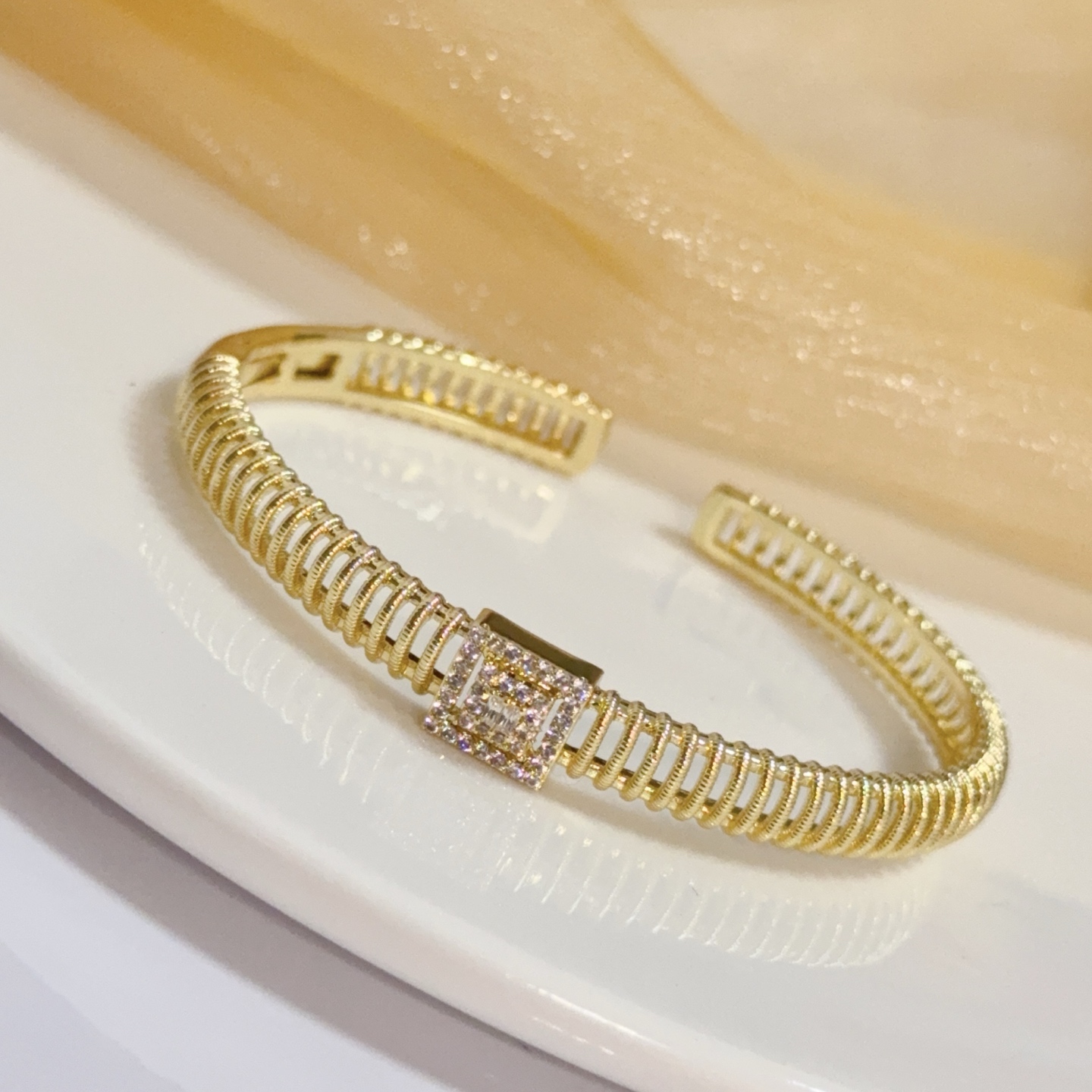Piaget Extremely Piaget bracelet 18k yellow gold with clear diamonds 17cm