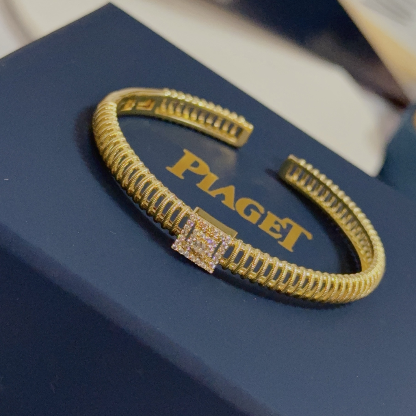 Piaget Extremely Piaget bracelet 18k yellow gold with clear diamonds 17cm