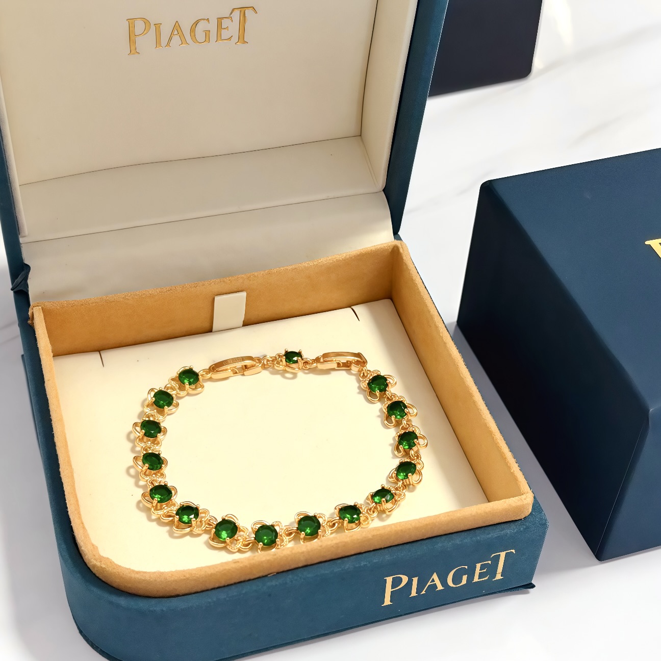 Piaget Rose bracelet Yellow gold with emerald green gemstones 18cm