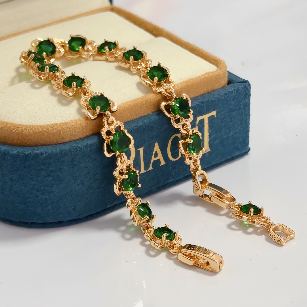 Piaget Rose bracelet Yellow gold with emerald green gemstones 18cm