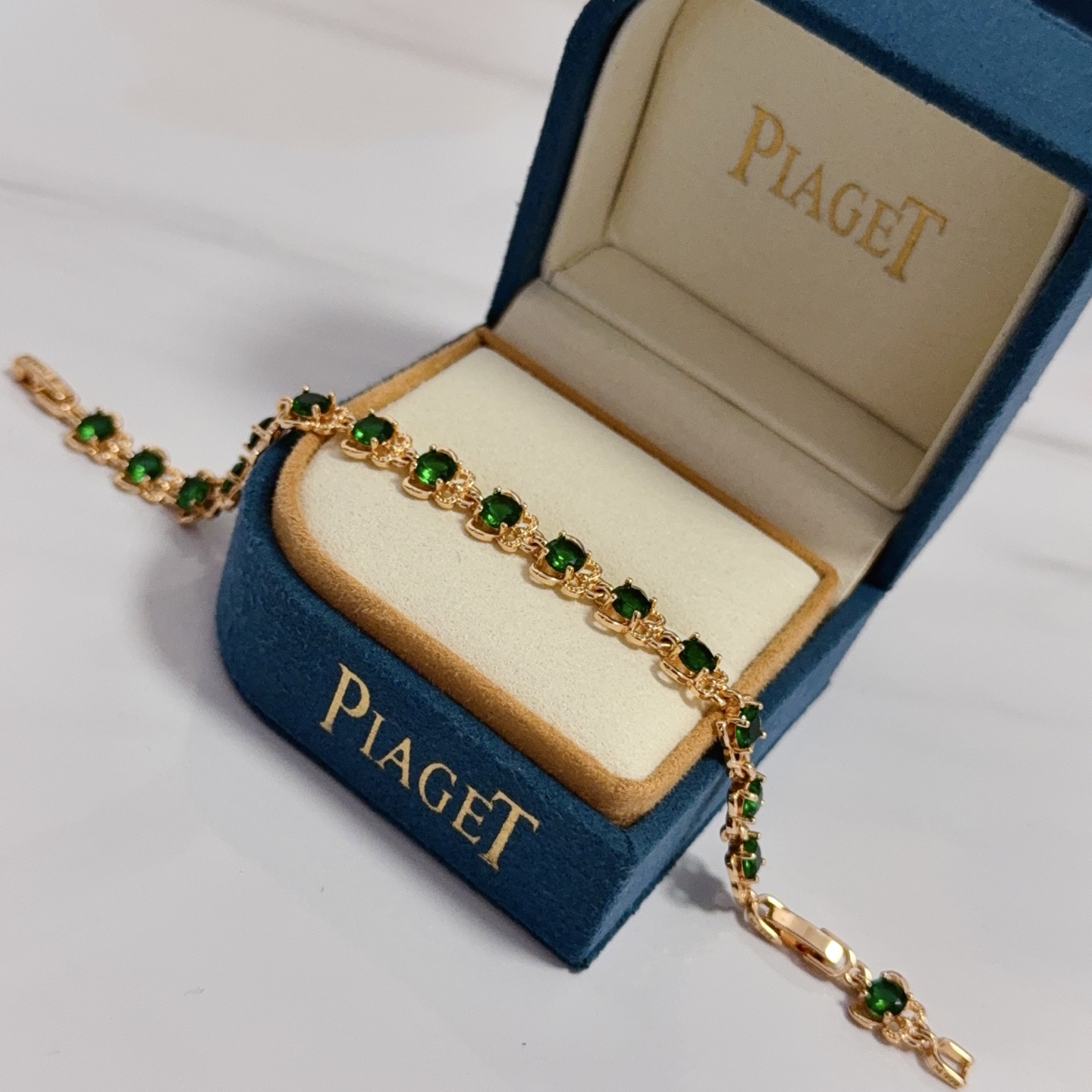 Piaget Rose bracelet Yellow gold with emerald green gemstones 18cm