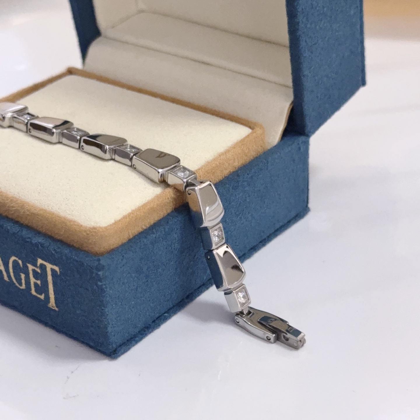 Piaget Dancer bracelet White gold with clear diamonds 18cm