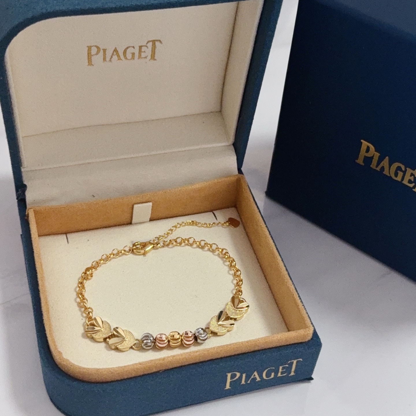 Piaget Possession Heart Motif bracelet Tri-tone yellow gold rose gold white gold metal no gemstones 16cm with 3cm extender chain