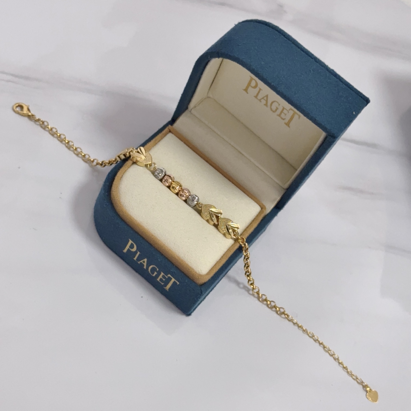 Piaget Possession Heart Motif bracelet Tri-tone yellow gold rose gold white gold metal no gemstones 16cm with 3cm extender chain