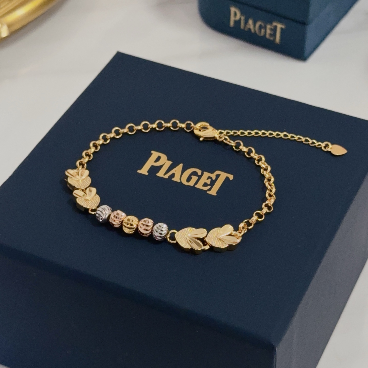 Piaget Possession Heart Motif bracelet Tri-tone yellow gold rose gold white gold metal no gemstones 16cm with 3cm extender chain