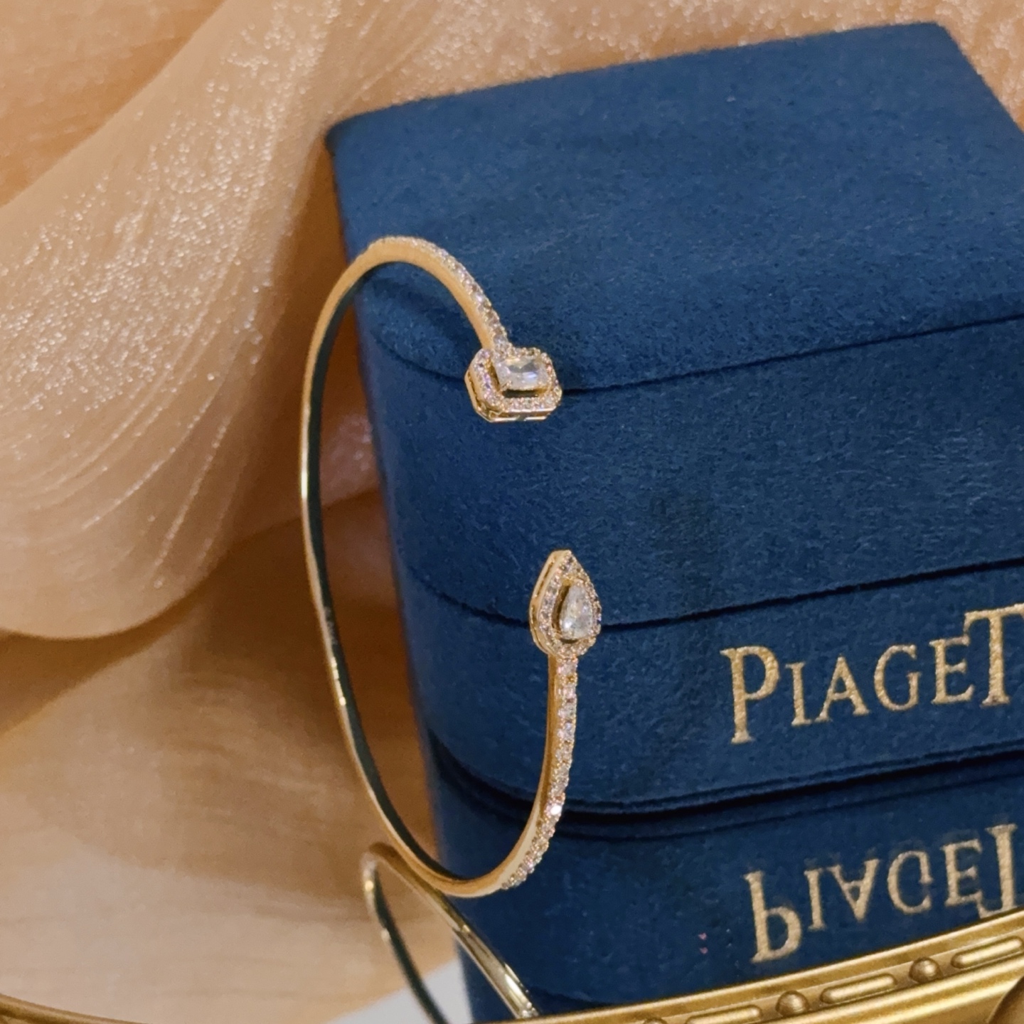 Piaget Possession Open Bangle bracelet 18k yellow gold with clear diamond accents 17cm inner circumference