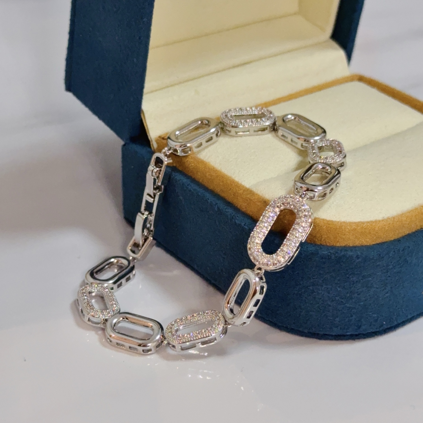 Piaget Possession bracelet Silver-toned white gold with clear diamond pave accents 18cm