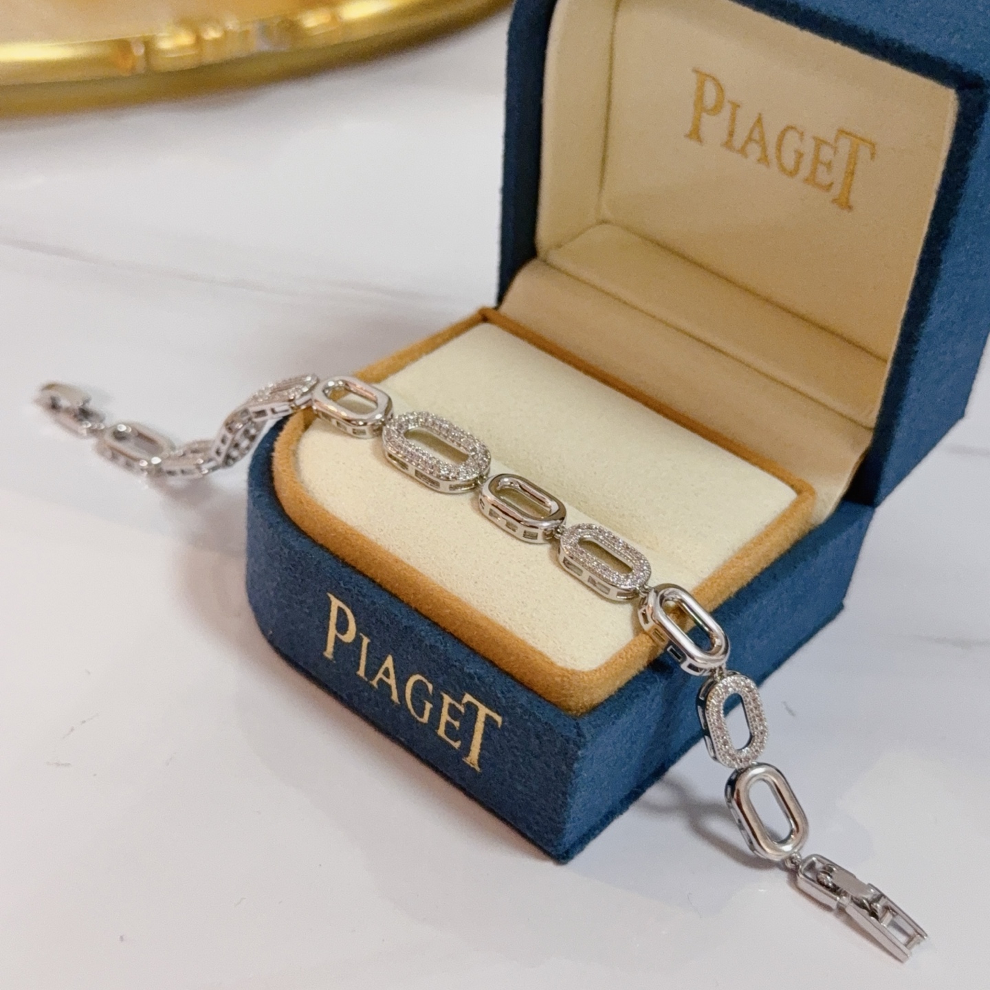 Piaget Possession bracelet Silver-toned white gold with clear diamond pave accents 18cm