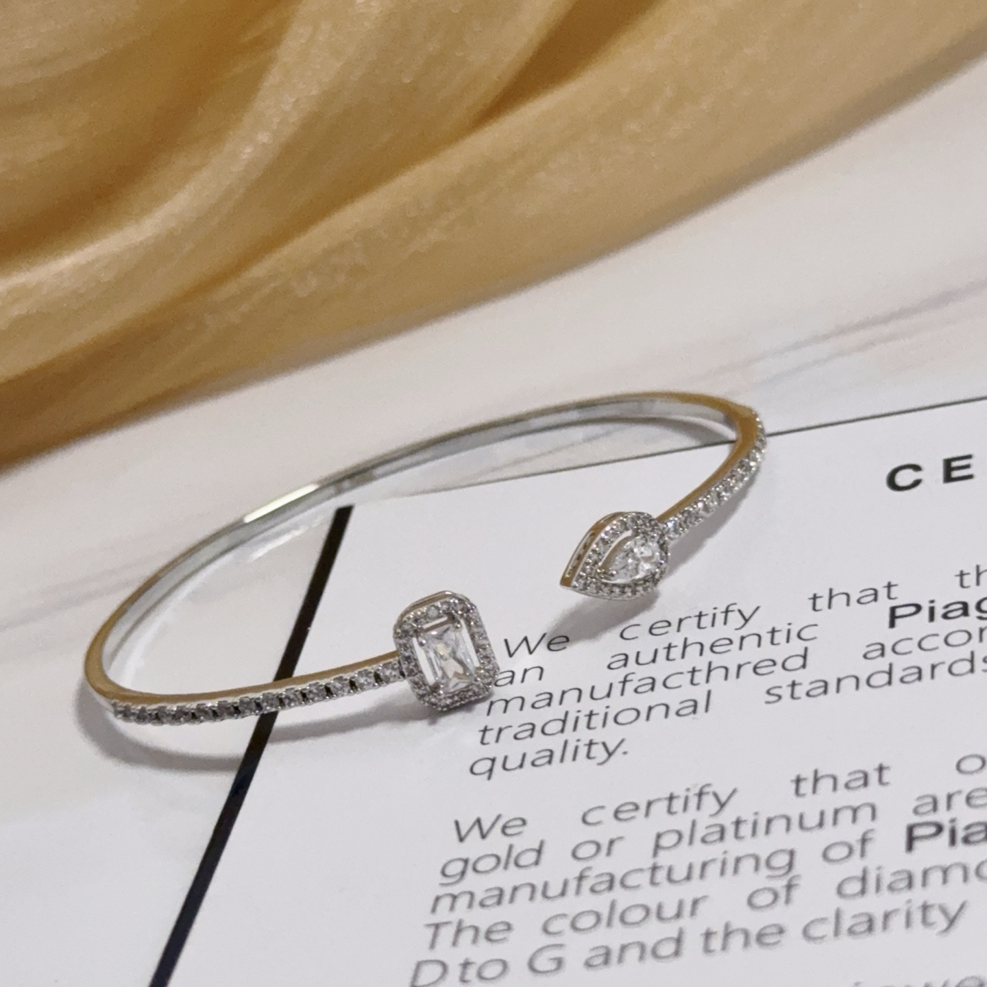 Piaget Treasures Open Cuff Bangle bracelet 18k white gold with clear diamonds 16cm inner circumference