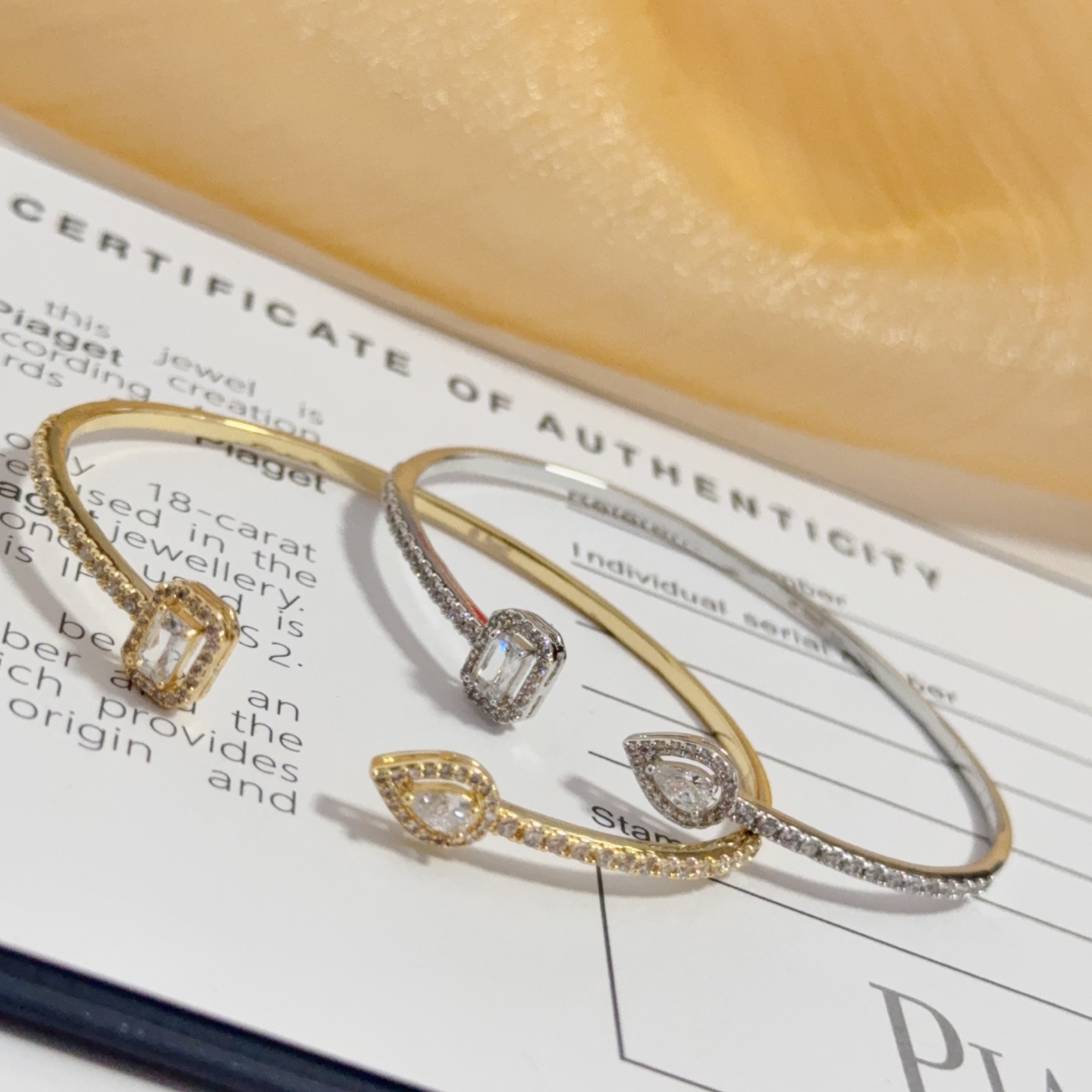 Piaget Treasures Open Cuff Bangle bracelet 18k white gold with clear diamonds 16cm inner circumference