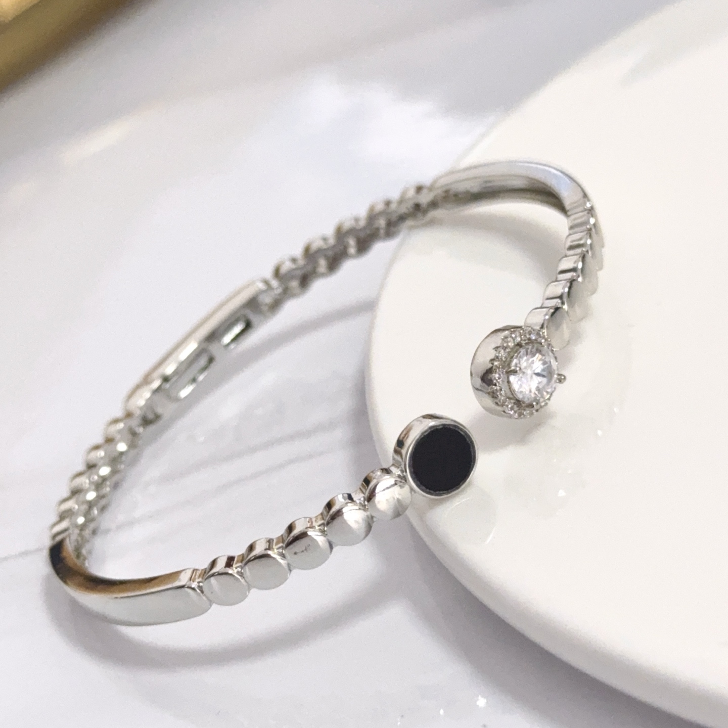 Piaget Possession bracelet silver-toned white gold with black onyx and clear diamond accents 16cm