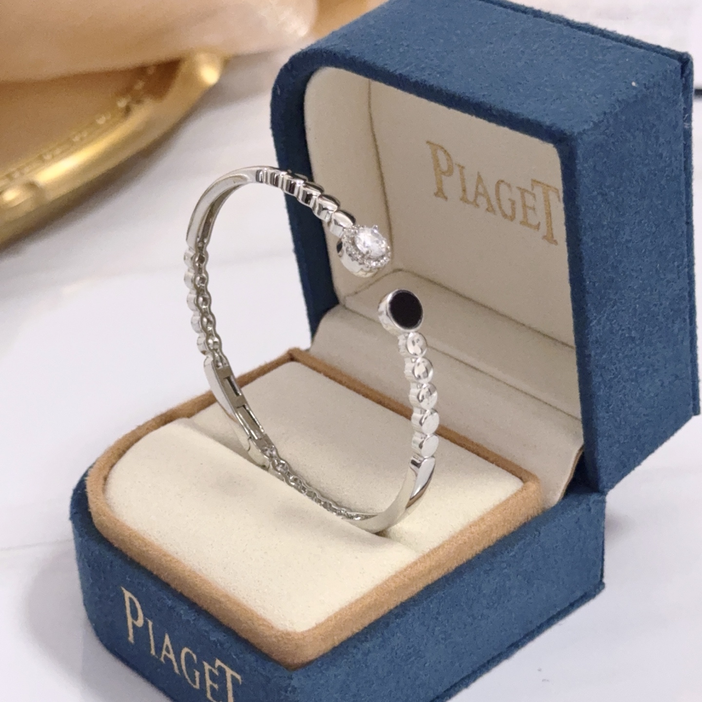 Piaget Possession bracelet silver-toned white gold with black onyx and clear diamond accents 16cm
