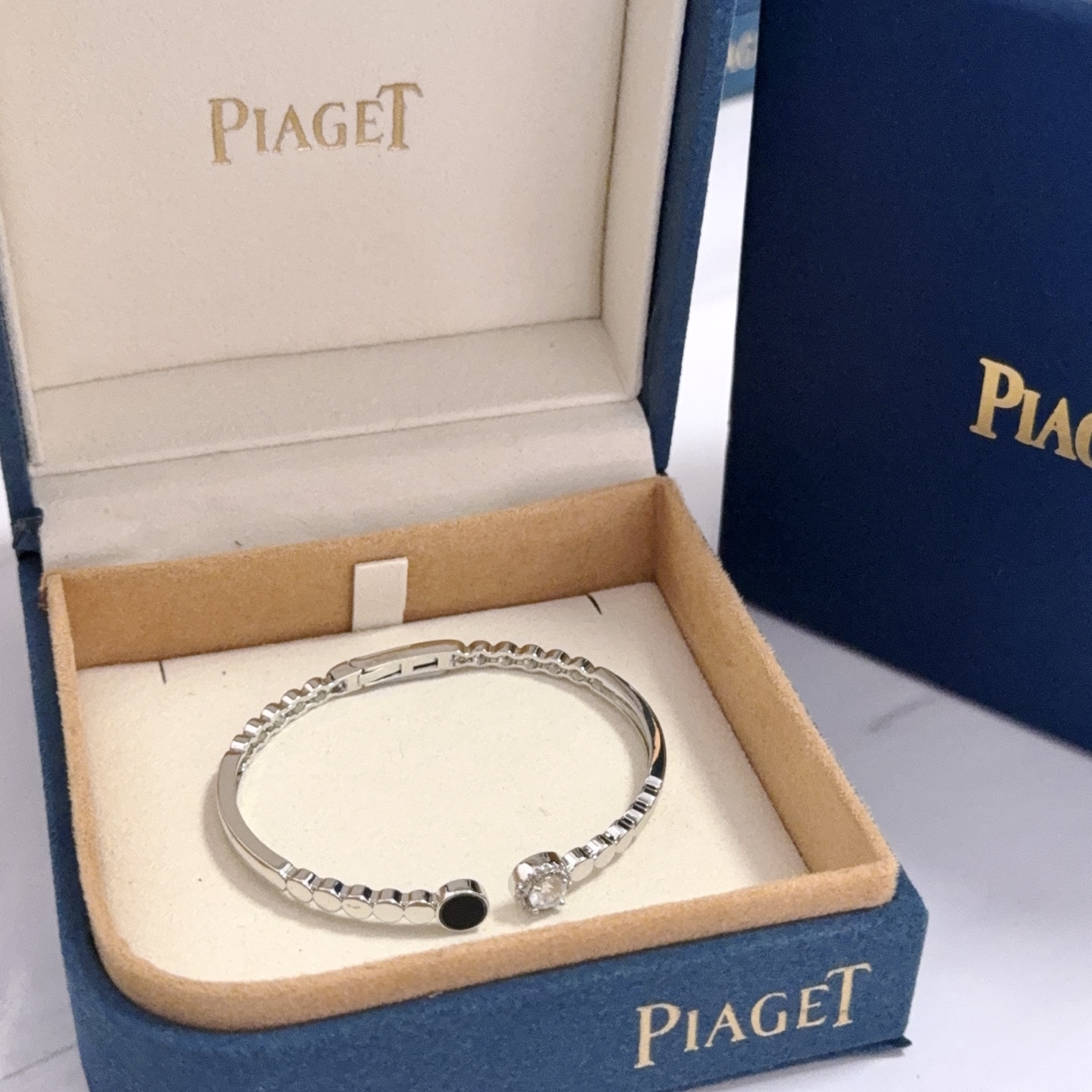Piaget Possession bracelet silver-toned white gold with black onyx and clear diamond accents 16cm