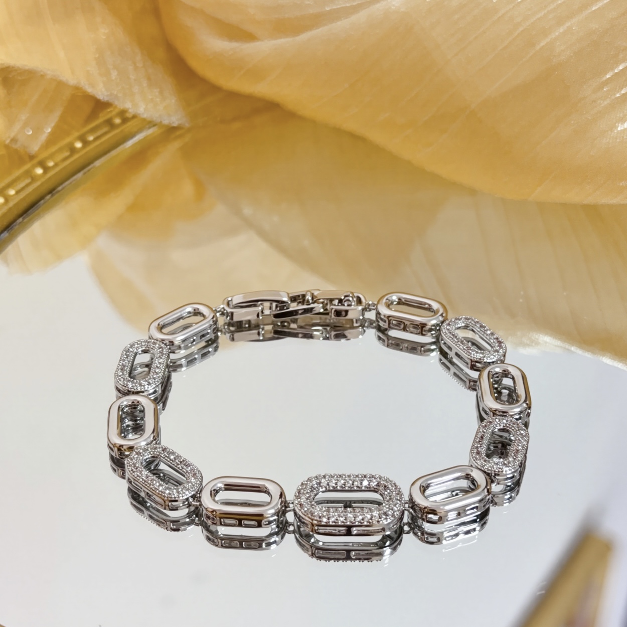 Piaget Possession bracelet Silver-toned white gold with clear diamond pave accents 18cm