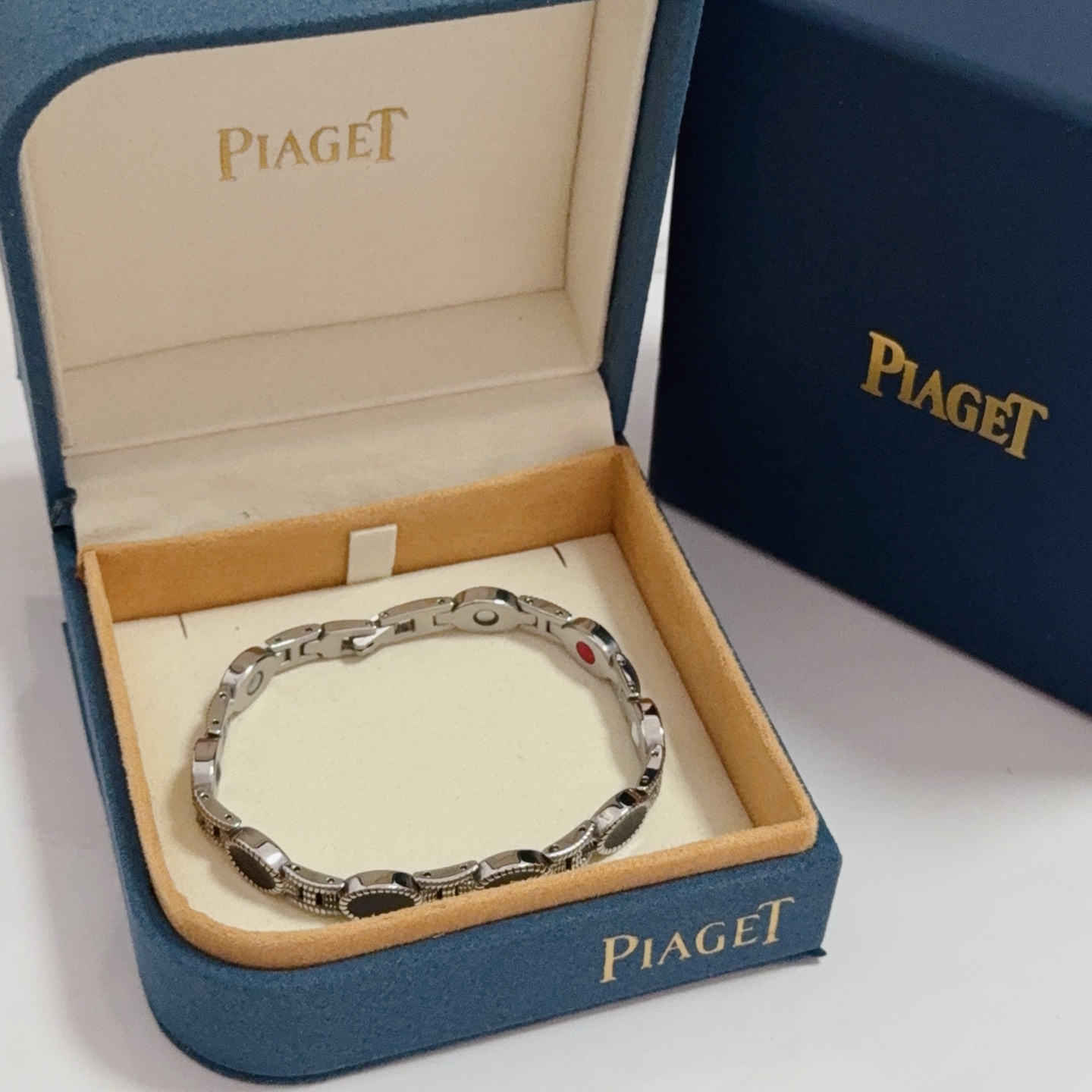 Piaget Magnetic Onyx Link Bracelet bracelet Silver-toned metal with black onyx inlays accented with red and white magnetic element details 19cm