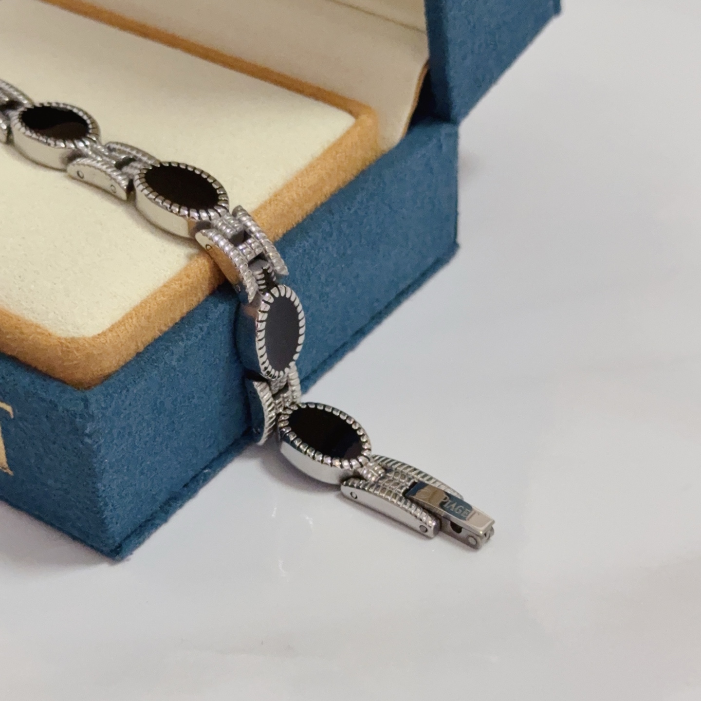 Piaget Magnetic Onyx Link Bracelet bracelet Silver-toned metal with black onyx inlays accented with red and white magnetic element details 19cm