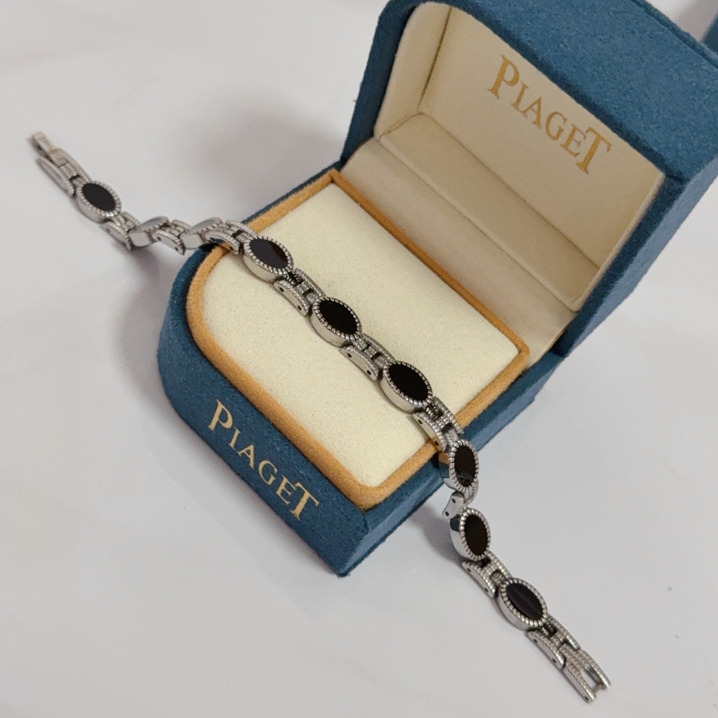 Piaget Magnetic Onyx Link Bracelet bracelet Silver-toned metal with black onyx inlays accented with red and white magnetic element details 19cm