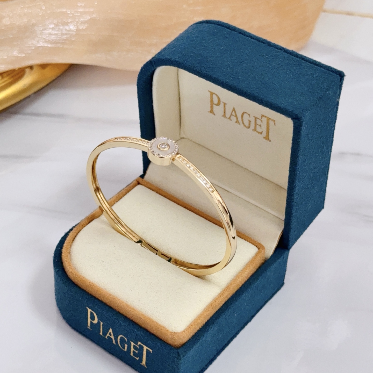 Piaget Possession bracelet 18k yellow gold white mother-of-pearl clear diamond 16cm inner circumference