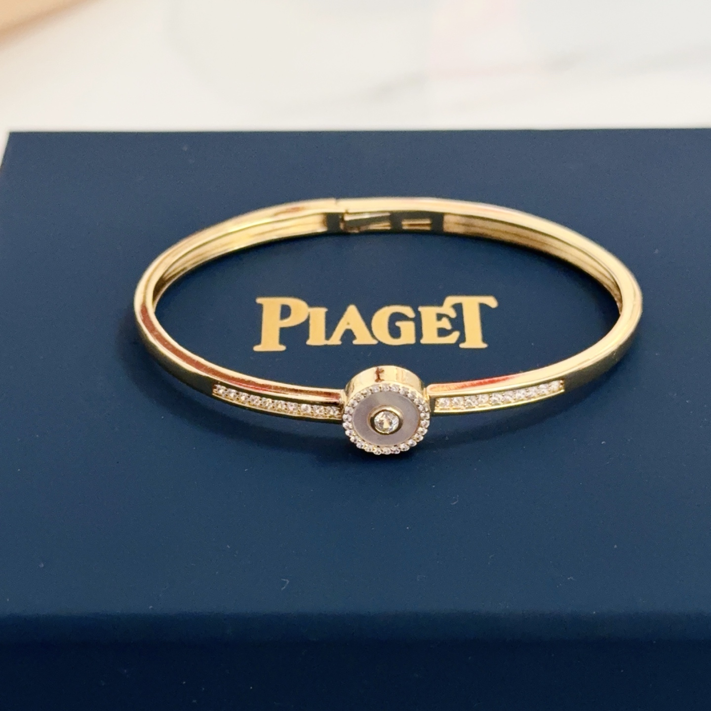 Piaget Possession bracelet 18k yellow gold white mother-of-pearl clear diamond 16cm inner circumference
