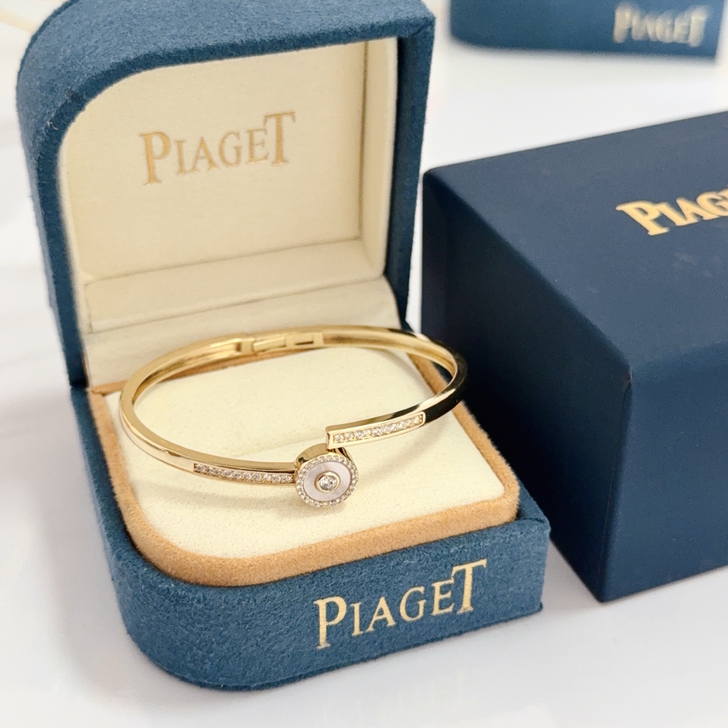 Piaget Possession bracelet 18k yellow gold white mother-of-pearl clear diamond 16cm inner circumference