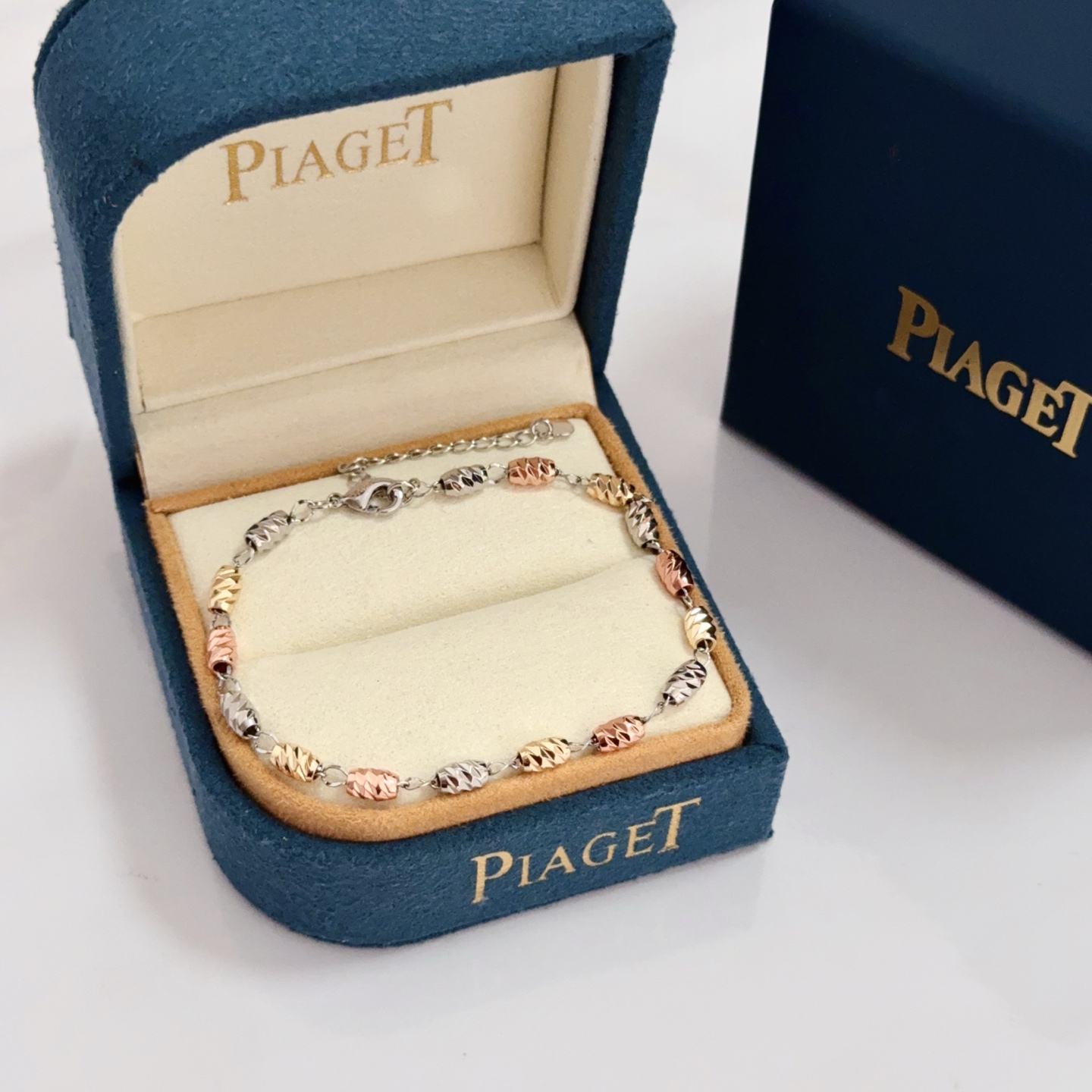 Piaget Tri-Tone Textured Bead Chain bracelet Tri-tone silver yellow gold rose gold metal no gemstones 18cm with 3cm extender