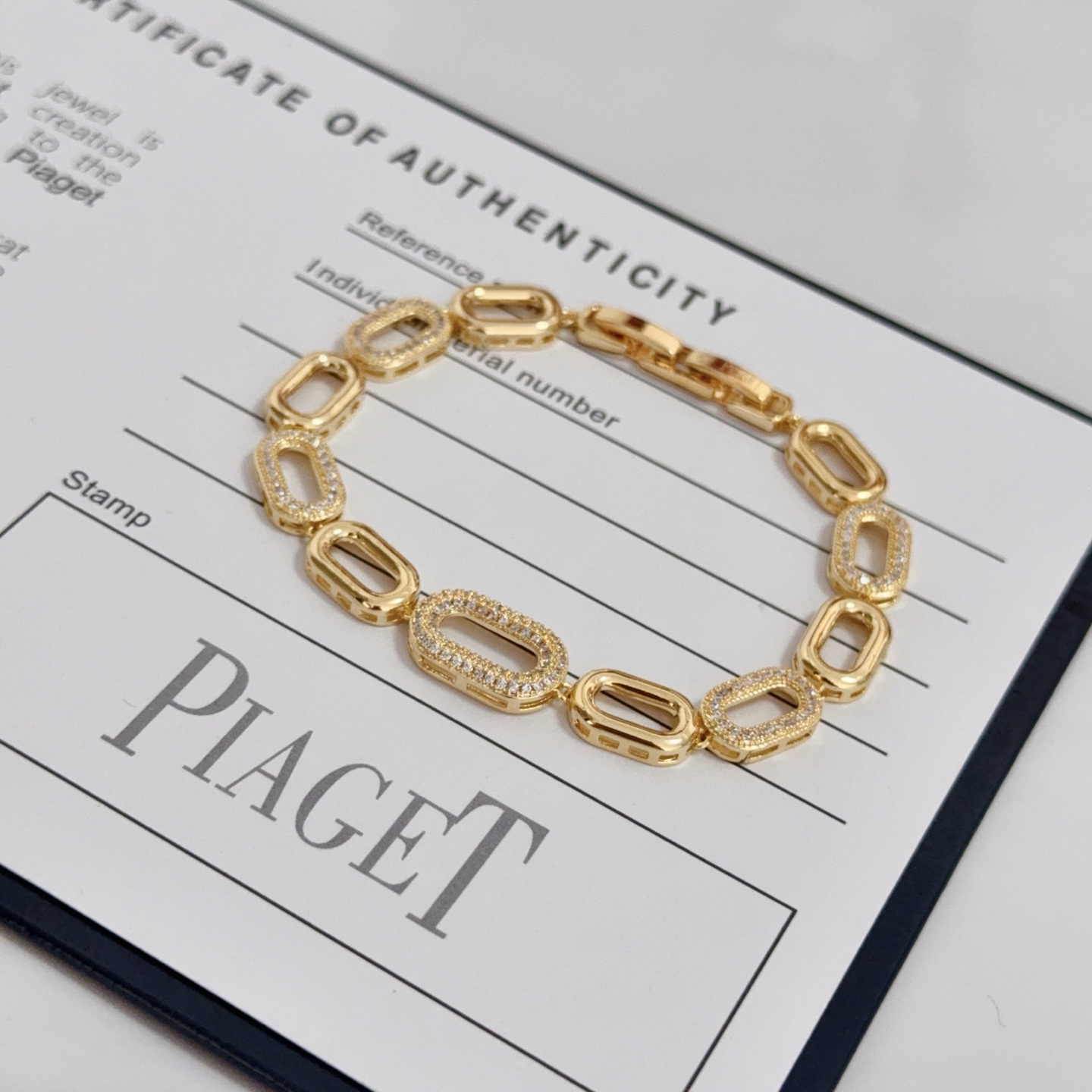 Piaget V Link Diamond Chain bracelet 18k yellow gold with clear diamond accents 18cm