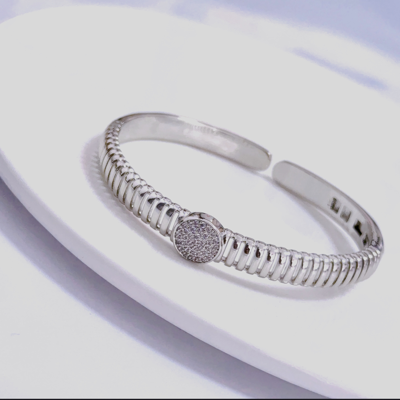 Piaget Possession bracelet Silver-toned white gold with pave set clear diamonds 17cm