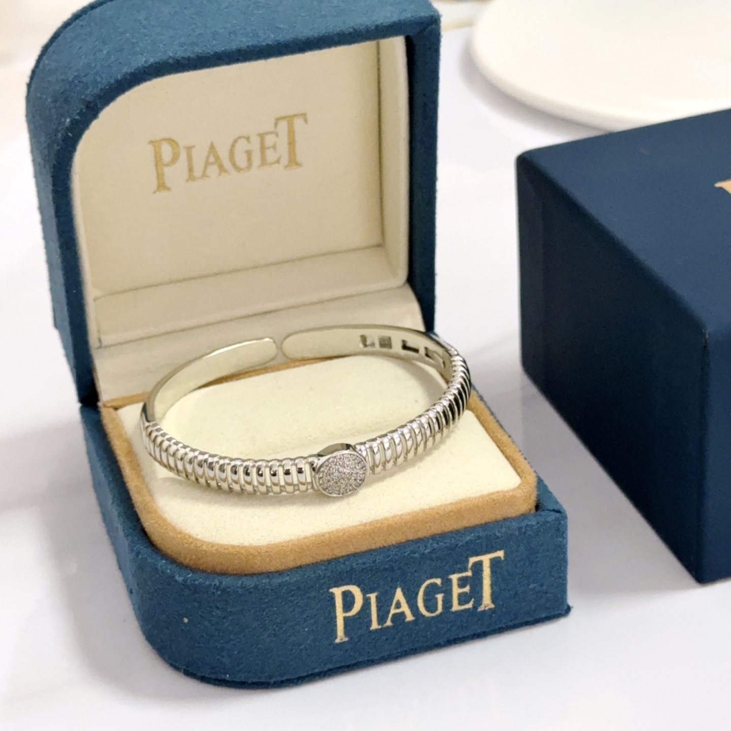 Piaget Possession bracelet Silver-toned white gold with pave set clear diamonds 17cm