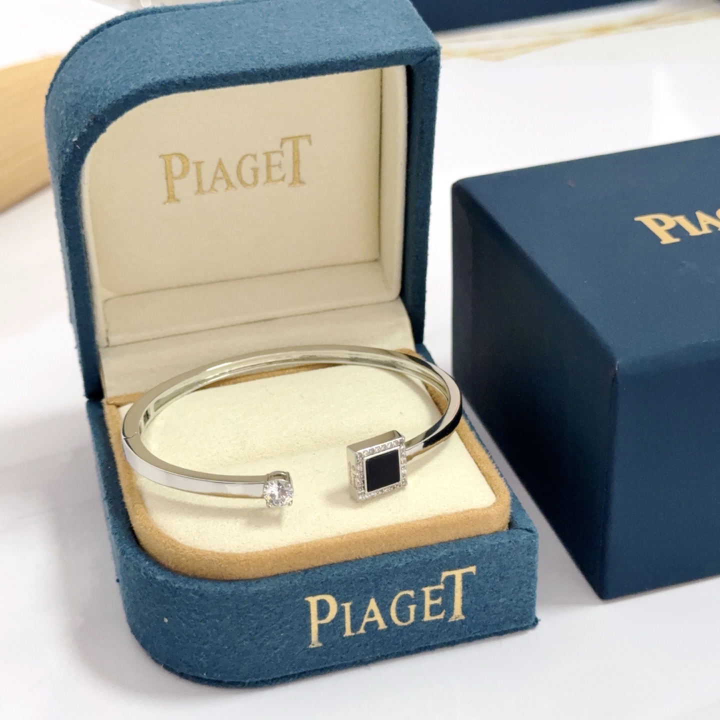 Piaget Possession bracelet Silver-toned white gold black onyx clear diamond 17cm