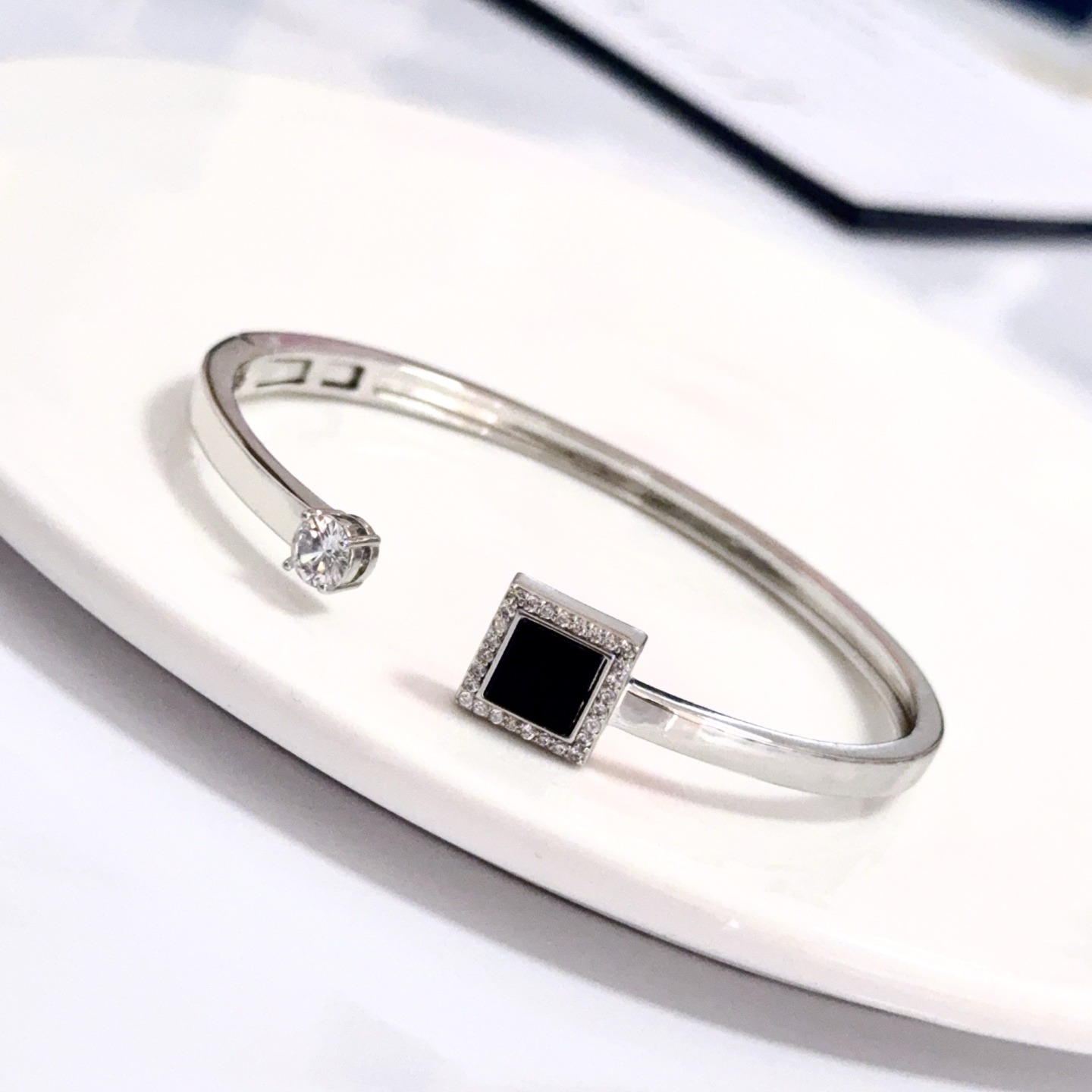 Piaget Possession bracelet Silver-toned white gold black onyx clear diamond 17cm