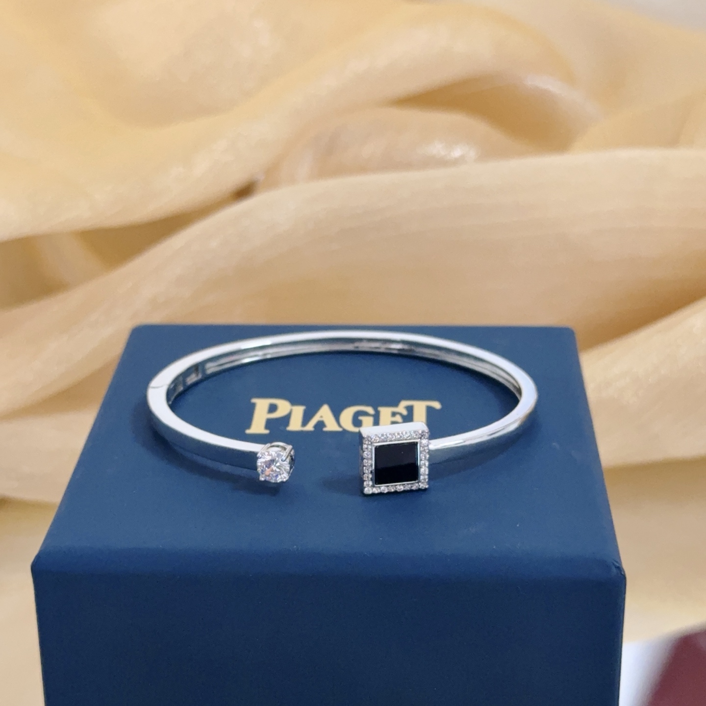 Piaget Possession bracelet Silver-toned white gold black onyx clear diamond 17cm