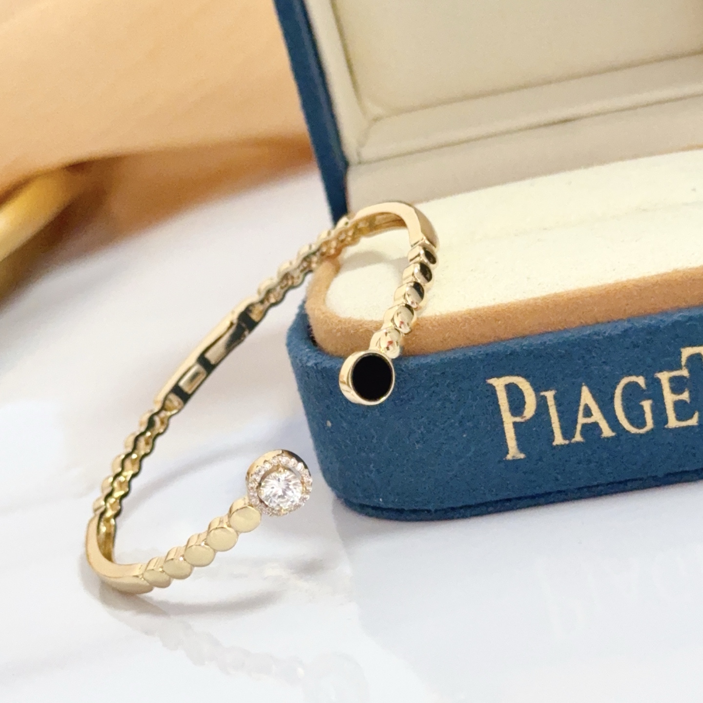 Piaget Possession bracelet 18k yellow gold clear diamond black onyx 17cm inner circumference