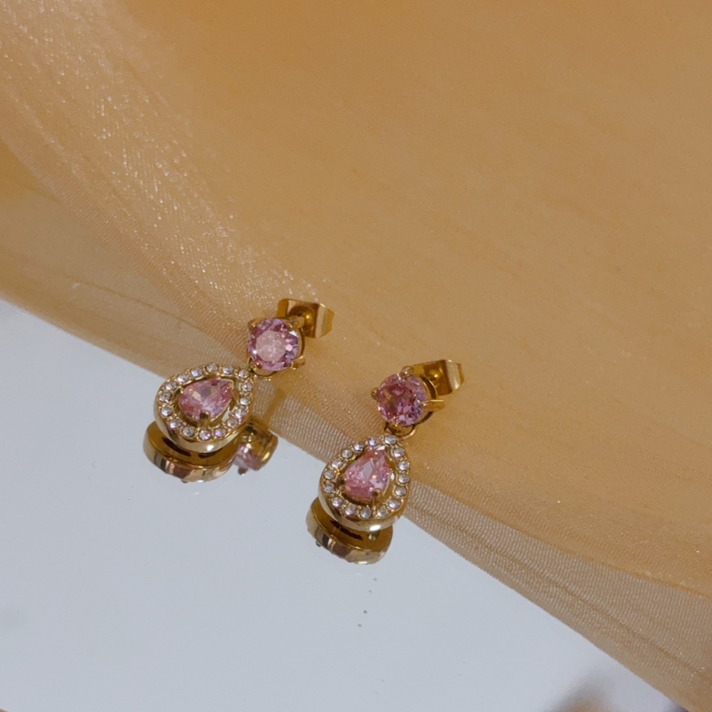 Piaget Treasures earrings 18k yellow gold pink sapphire white diamond 1 2cm drop length