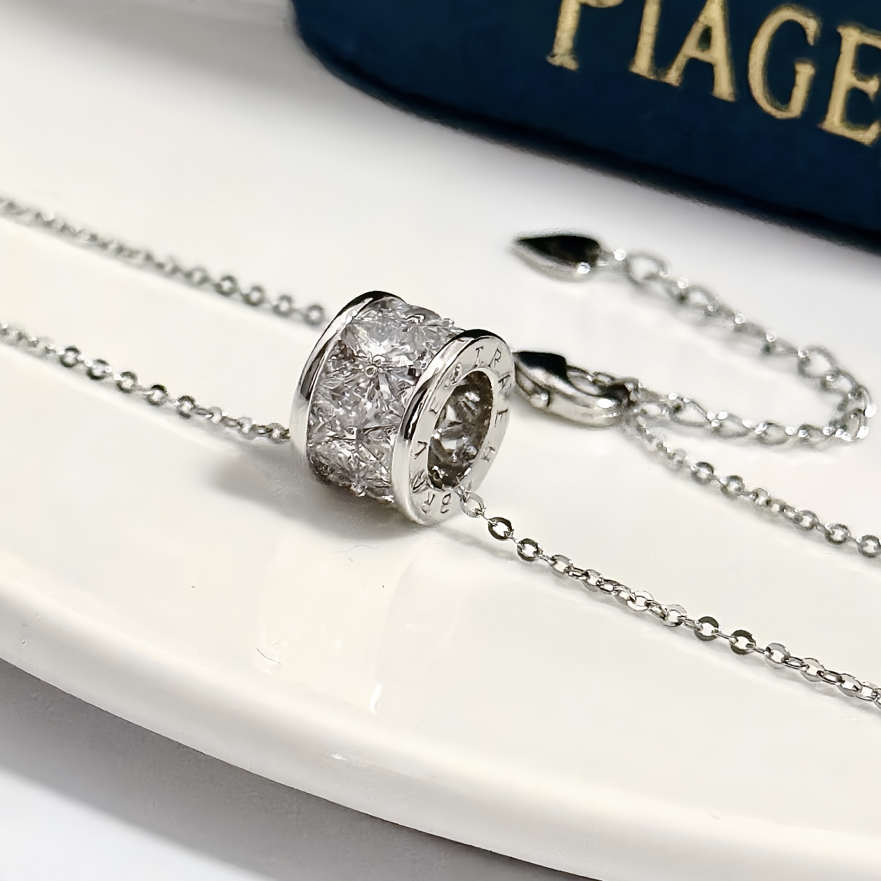Piaget Possession necklace silver-toned white gold with clear diamond accents 42cm