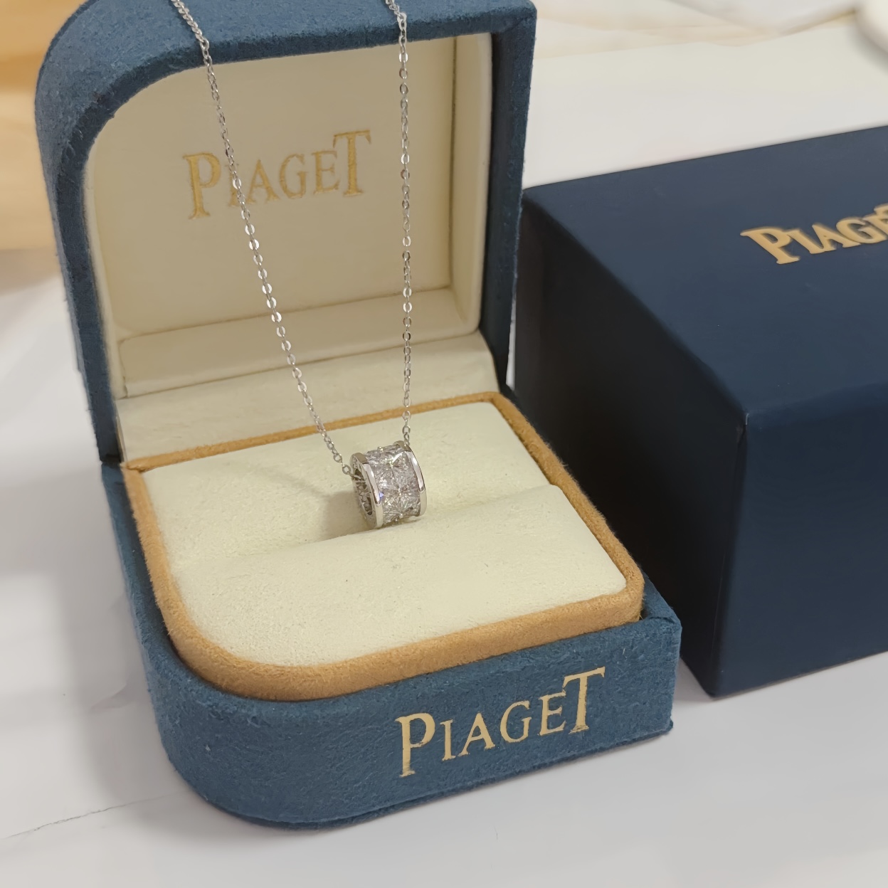 Piaget Possession necklace silver-toned white gold with clear diamond accents 42cm