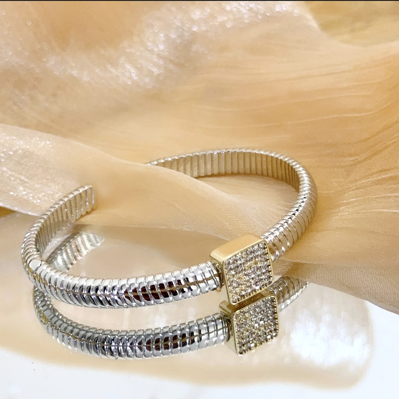 Piaget Possession bracelet Two-tone silver and yellow gold with pave clear diamonds 17cm